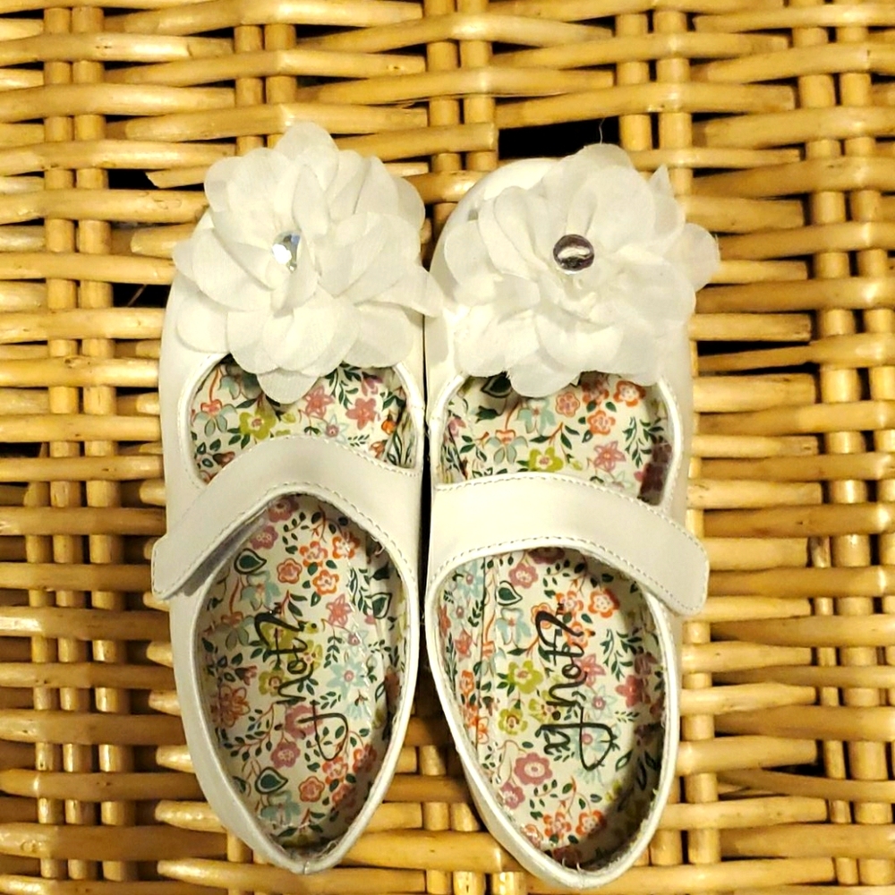 Kid white flats